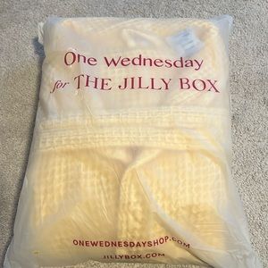 One Wednesday Jilly Box Robe- Yellow. XL